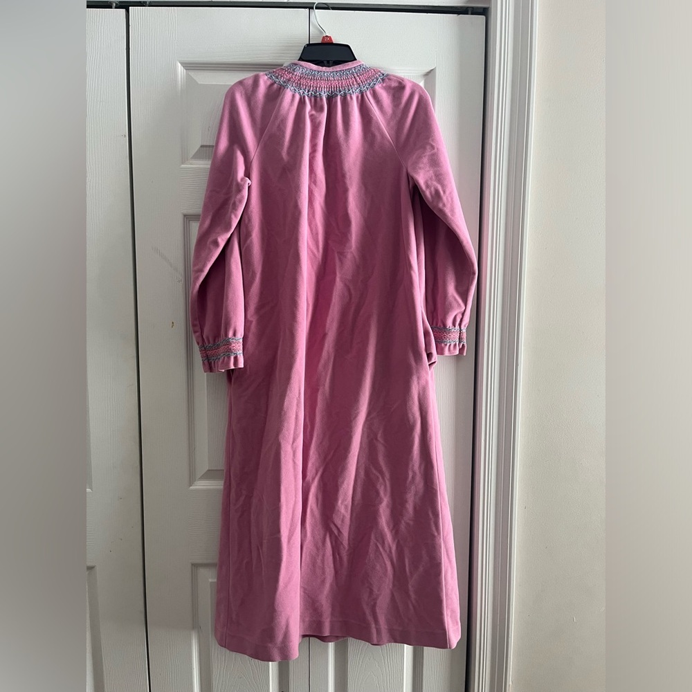 Vanity Fairs Night Gown - Picture 2 of 3